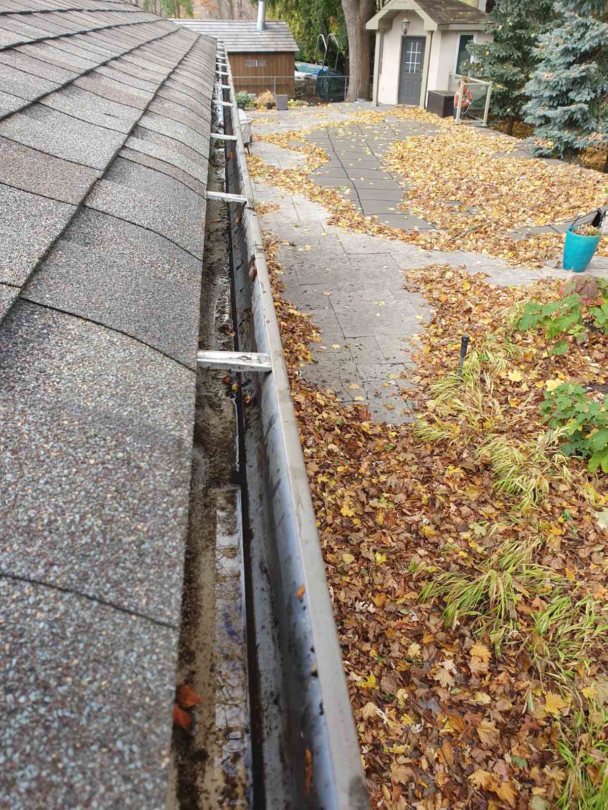 gutter cleaning etobicoke